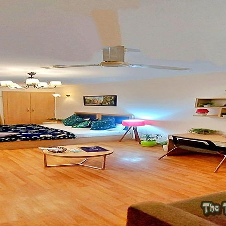 Top Luxury & Couple Friendly Stay Gp By Taj Suites & Studios #New Year Party & Stay Noida Extérieur photo