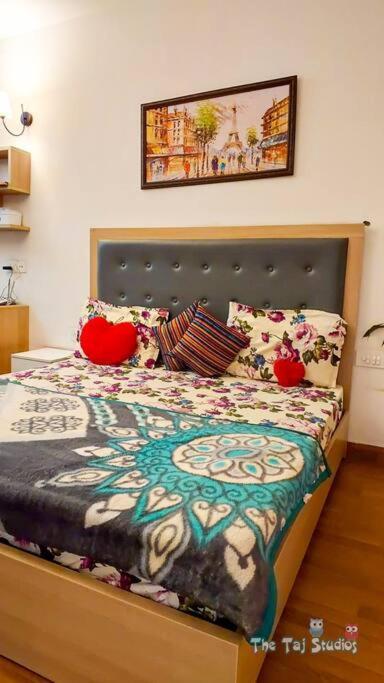 Top Luxury & Couple Friendly Stay Gp By Taj Suites & Studios #New Year Party & Stay Noida Extérieur photo