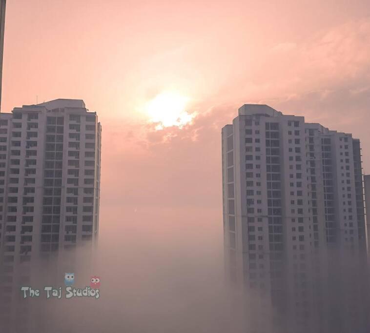 Top Luxury & Couple Friendly Stay Gp By Taj Suites & Studios #New Year Party & Stay Noida Extérieur photo