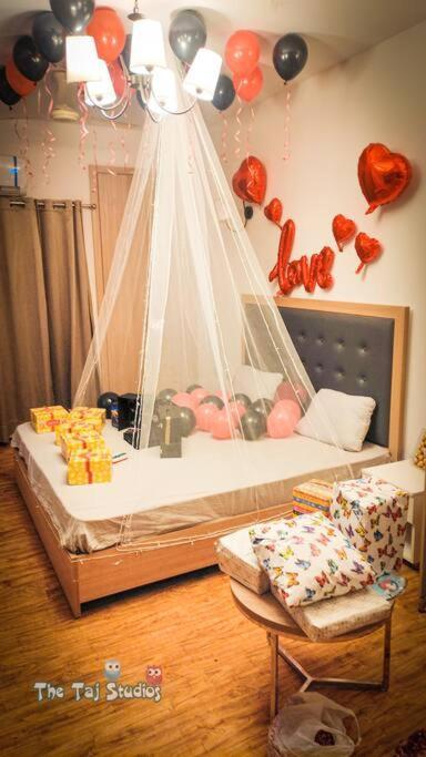 Top Luxury & Couple Friendly Stay Gp By Taj Suites & Studios #New Year Party & Stay Noida Extérieur photo