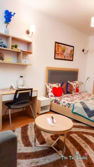 Top Luxury & Couple Friendly Stay Gp By Taj Suites & Studios #New Year Party & Stay Noida Extérieur photo