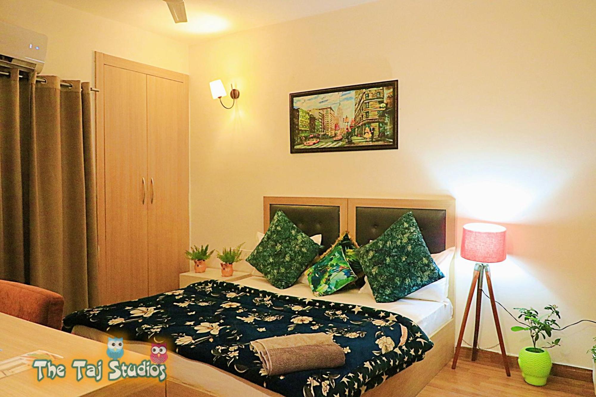Top Luxury & Couple Friendly Stay Gp By Taj Suites & Studios #New Year Party & Stay Noida Extérieur photo