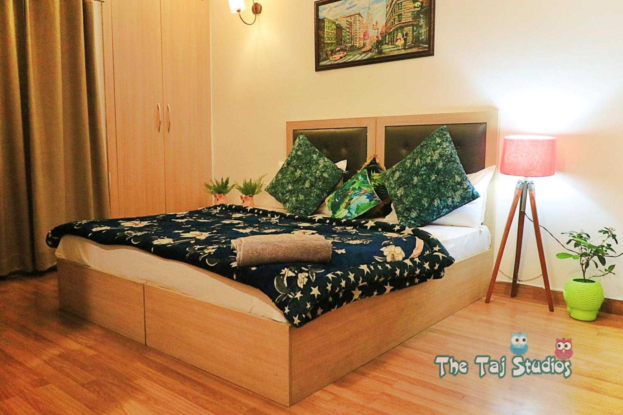 Top Luxury & Couple Friendly Stay Gp By Taj Suites & Studios #New Year Party & Stay Noida Extérieur photo