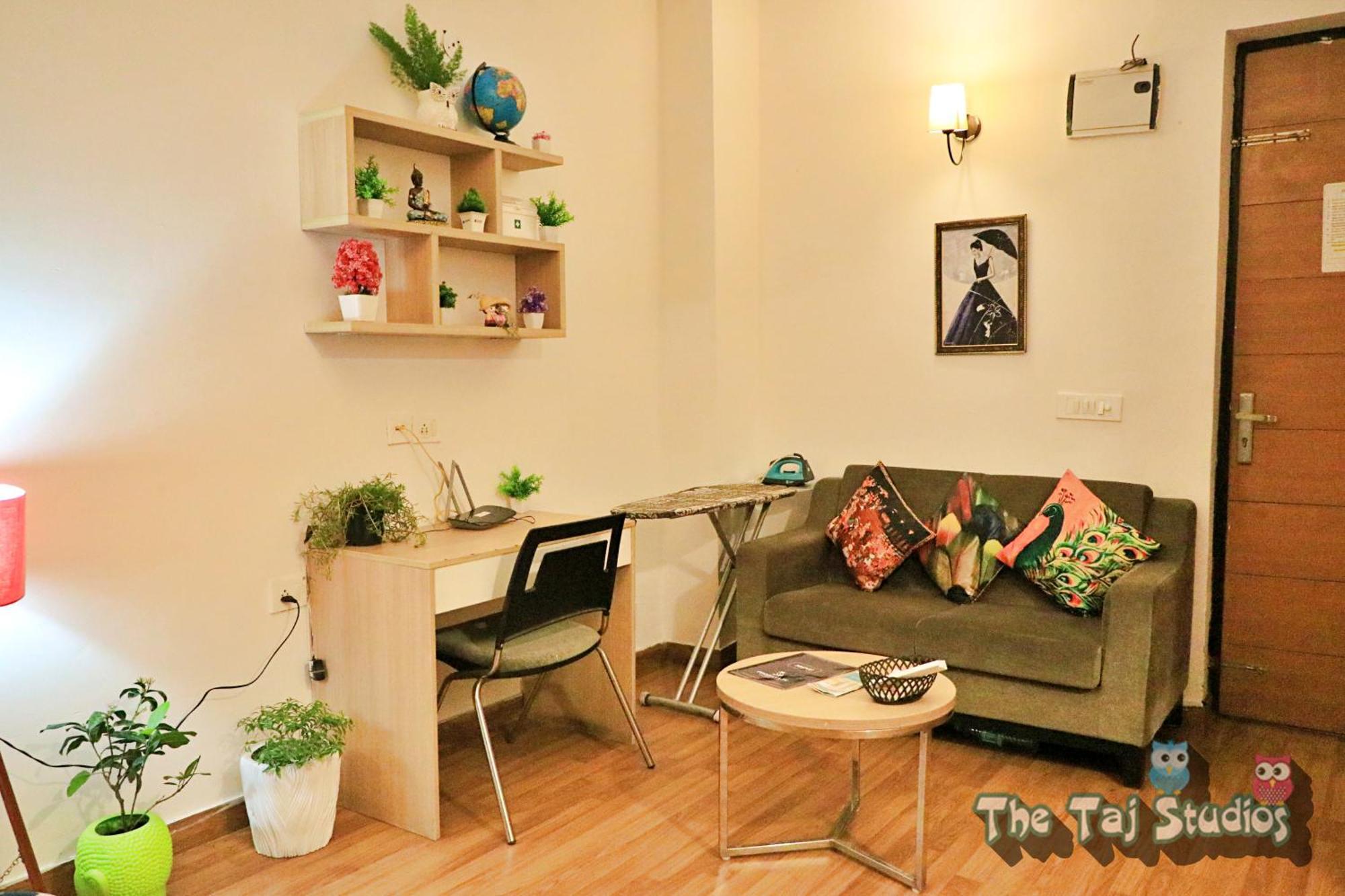 Top Luxury & Couple Friendly Stay Gp By Taj Suites & Studios #New Year Party & Stay Noida Extérieur photo